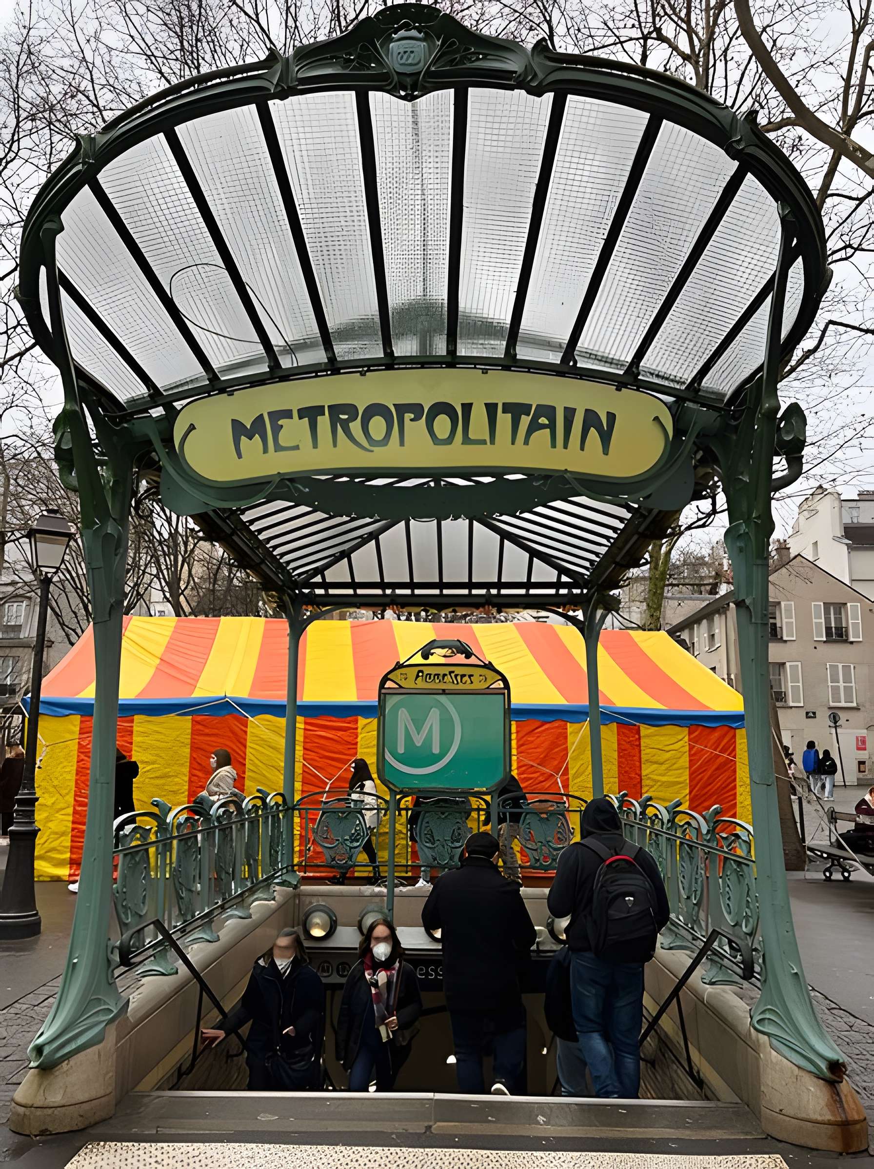 Édicule Guimard de la station Place de Clichy - Paris 18ème