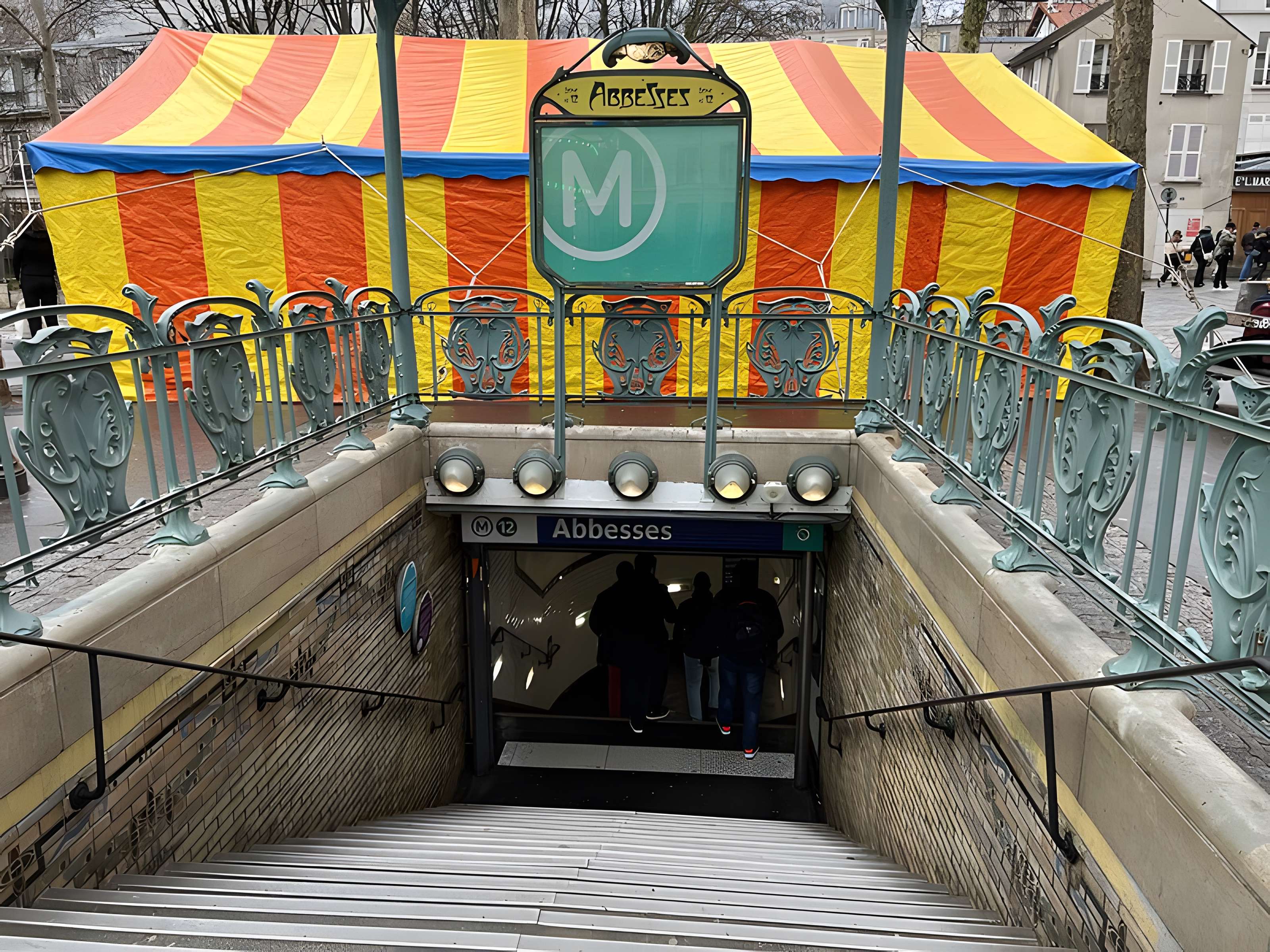 Édicule Guimard de la station Place de Clichy - Paris 18ème