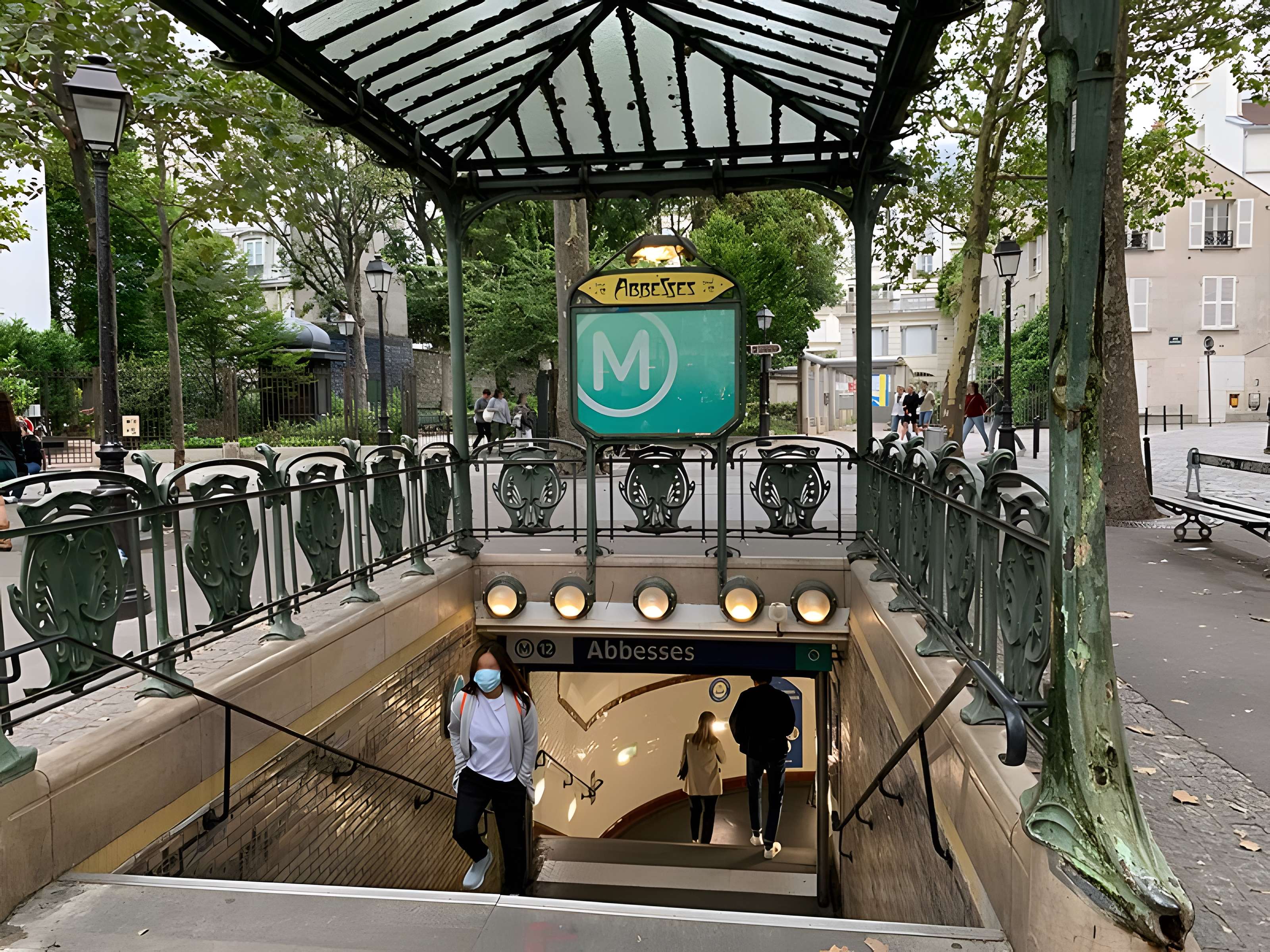 Édicule Guimard de la station Place de Clichy - Paris 18ème