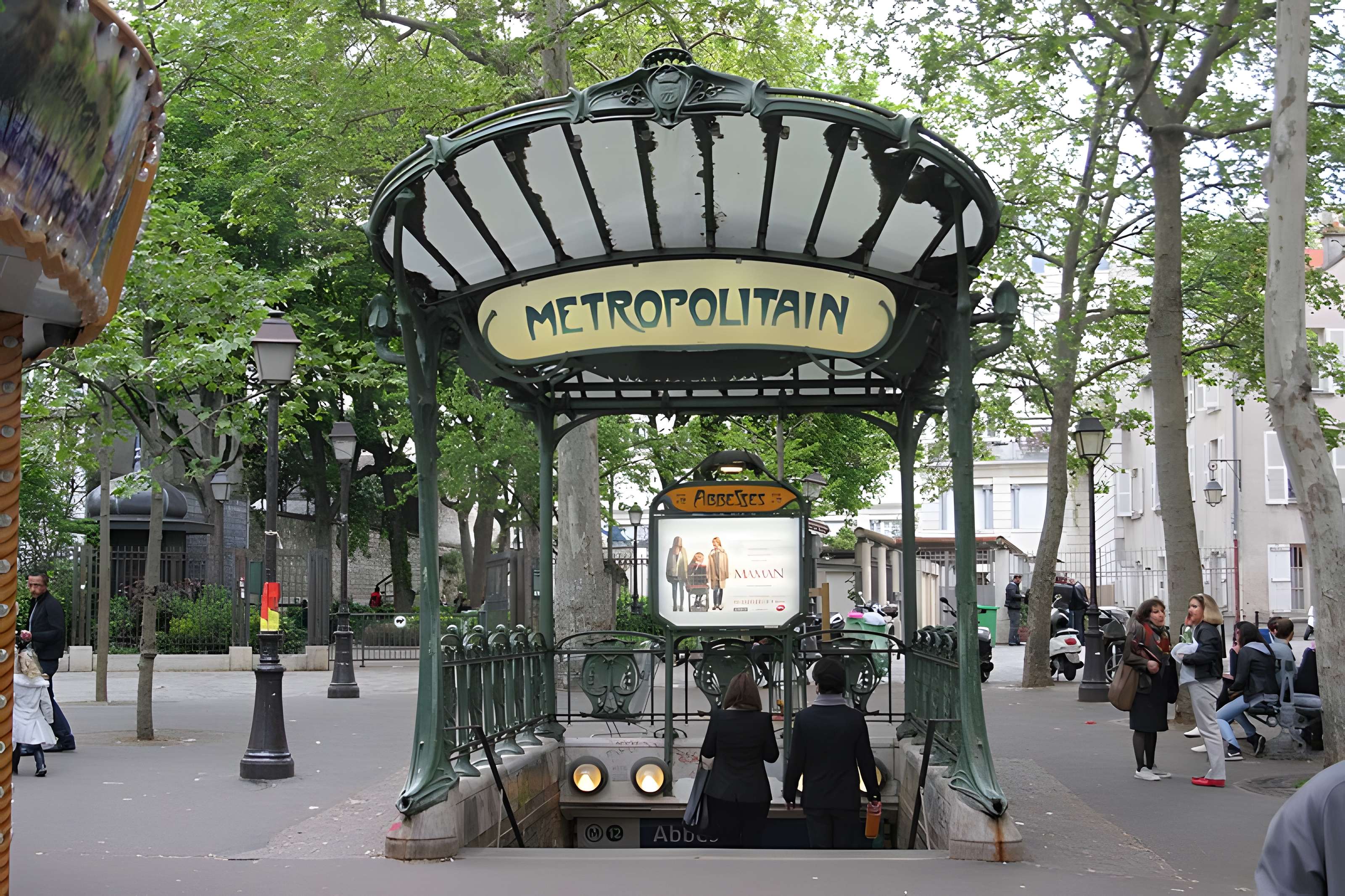 Édicule Guimard de la station Place de Clichy - Paris 18ème