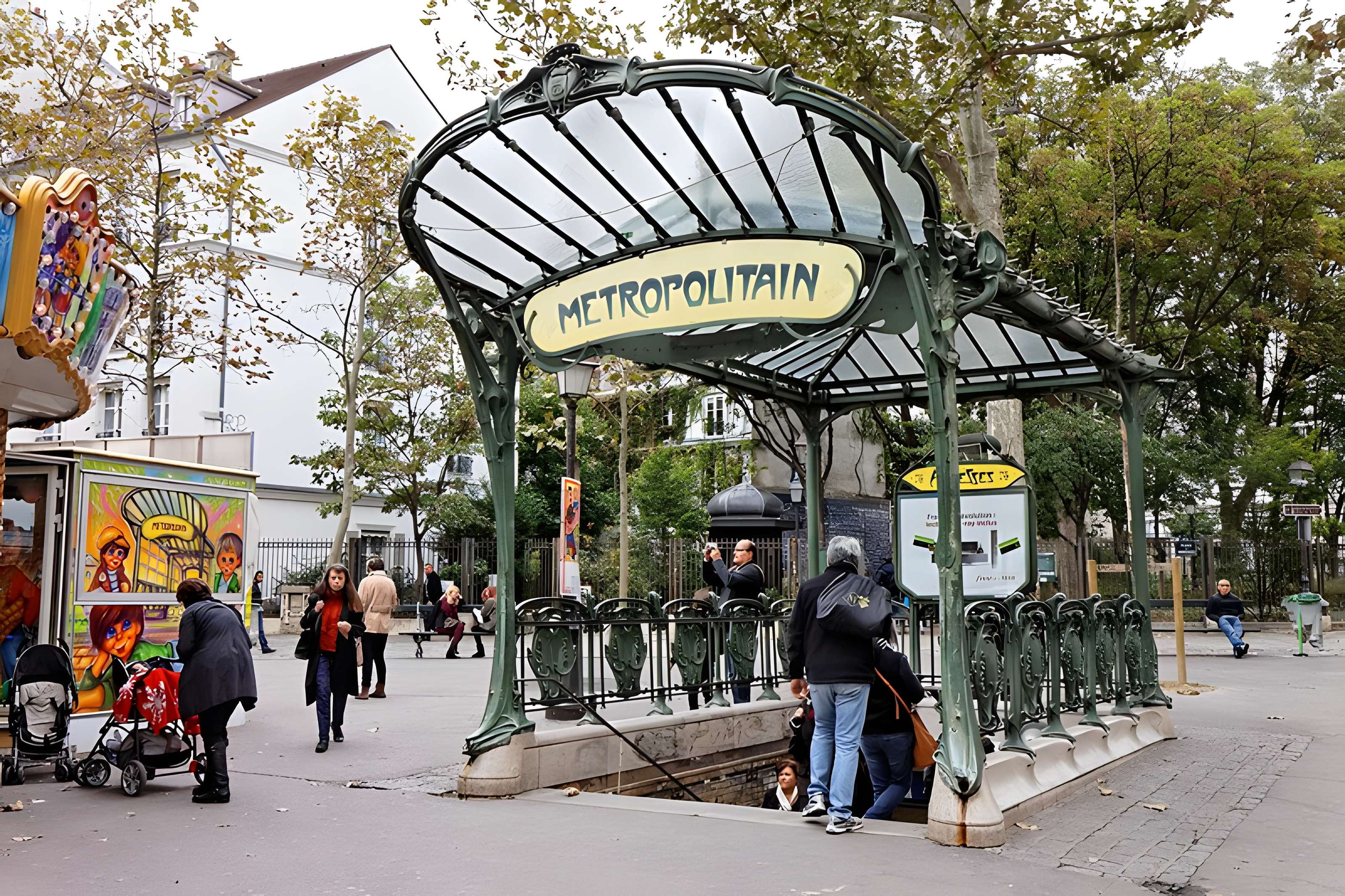 Édicule Guimard de la station Place de Clichy - Paris 18ème