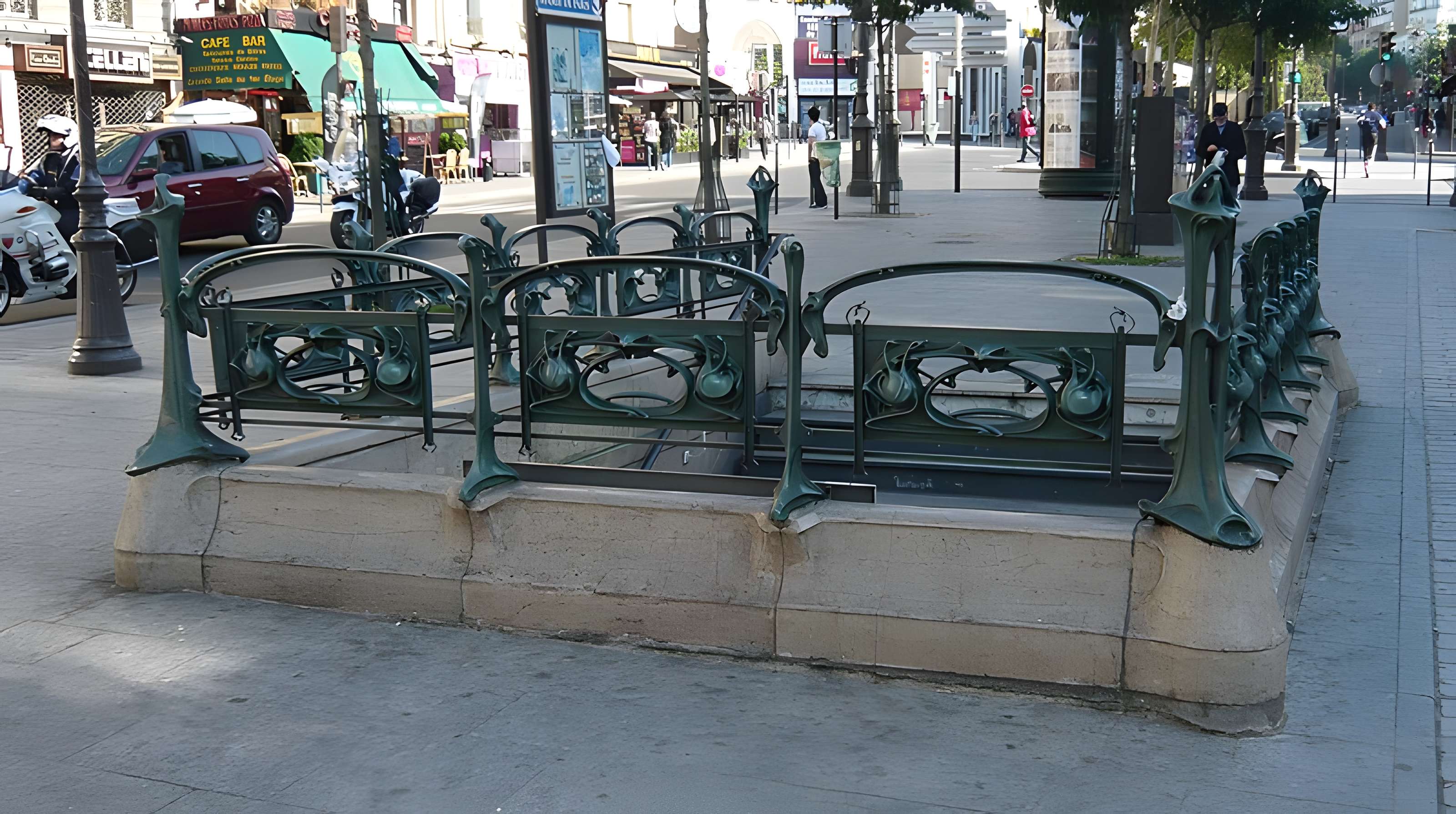 Édicule Guimard de la station Place de Clichy - Paris 18ème