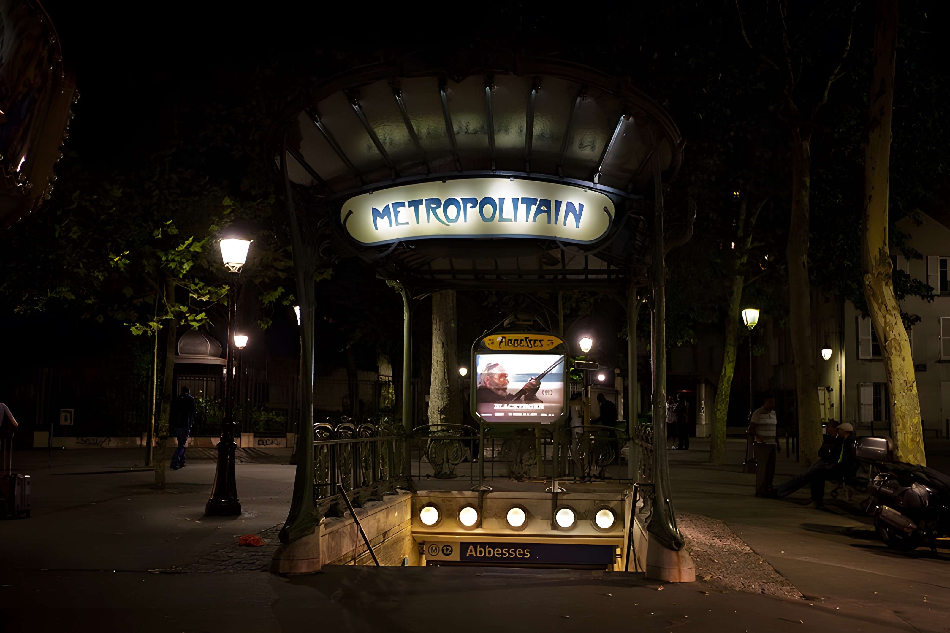 Édicule Guimard de la station Place de Clichy - Paris 18ème