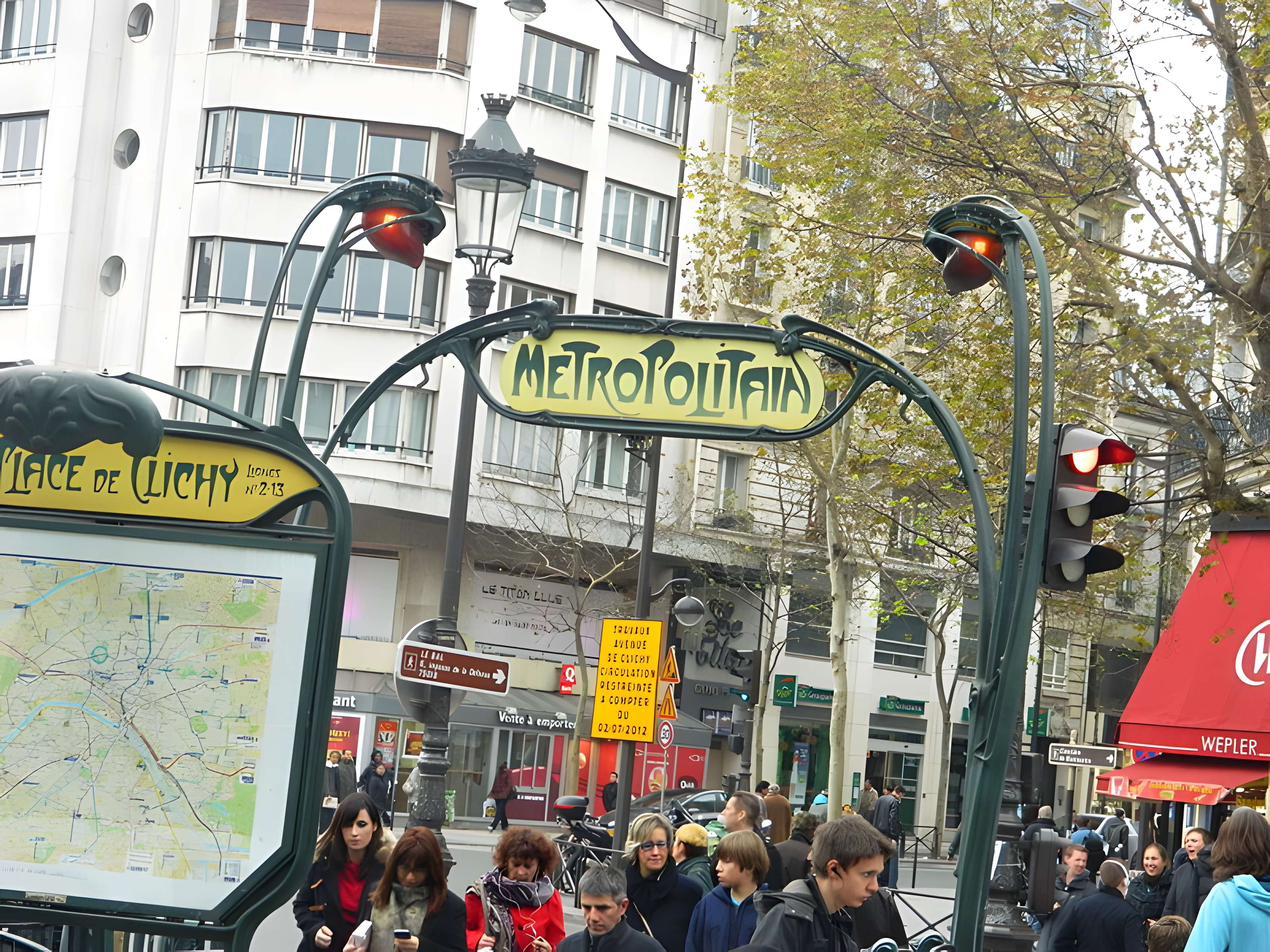 Édicule Guimard de la station Place de Clichy - Paris 18ème