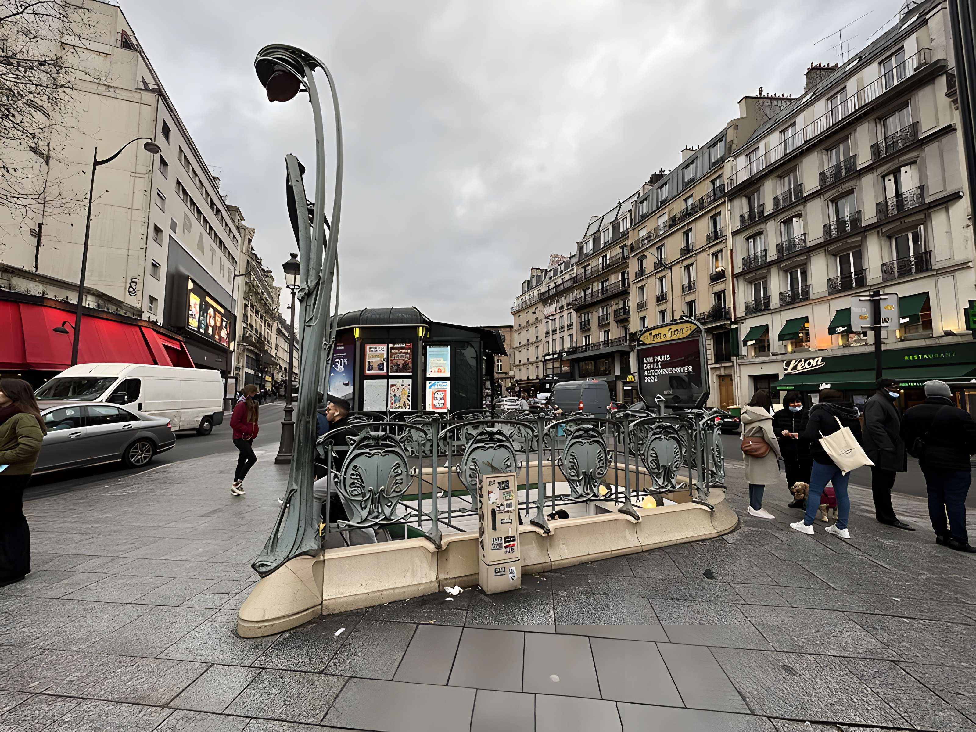 Édicule Guimard de la station Place de Clichy - Paris 18ème