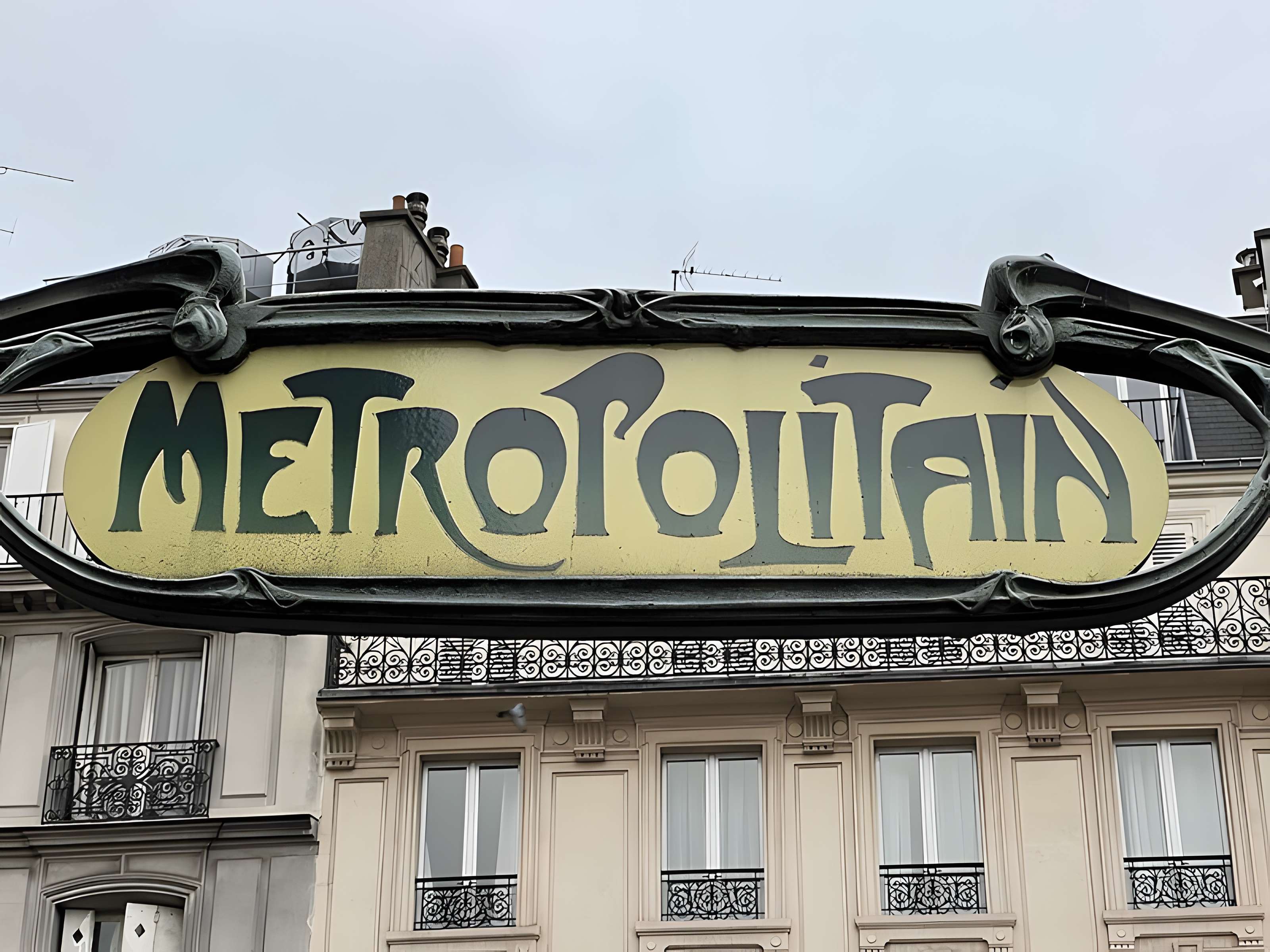 Édicule Guimard de la station Place de Clichy - Paris 18ème