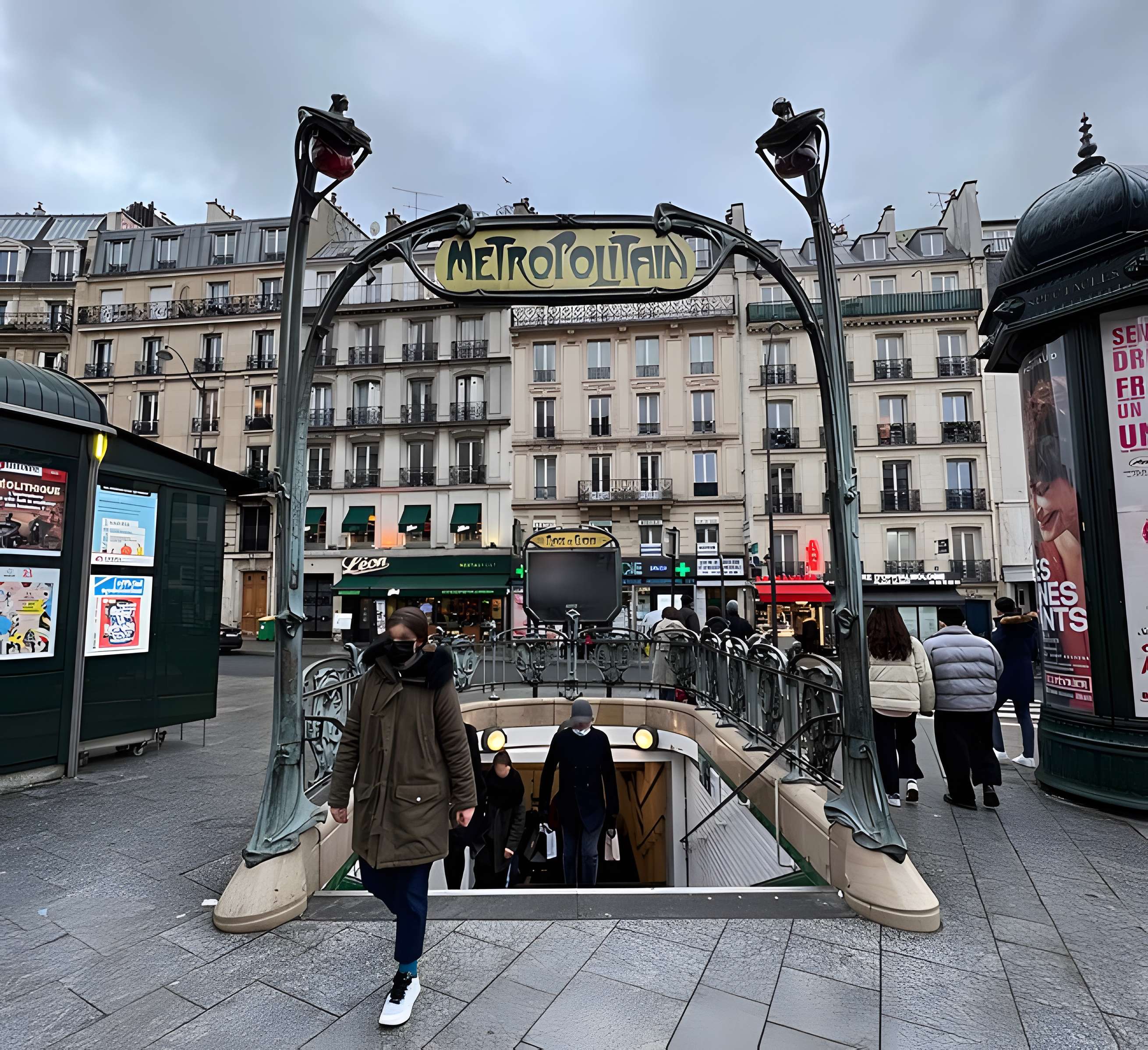 Édicule Guimard de la station Place de Clichy - Paris 18ème