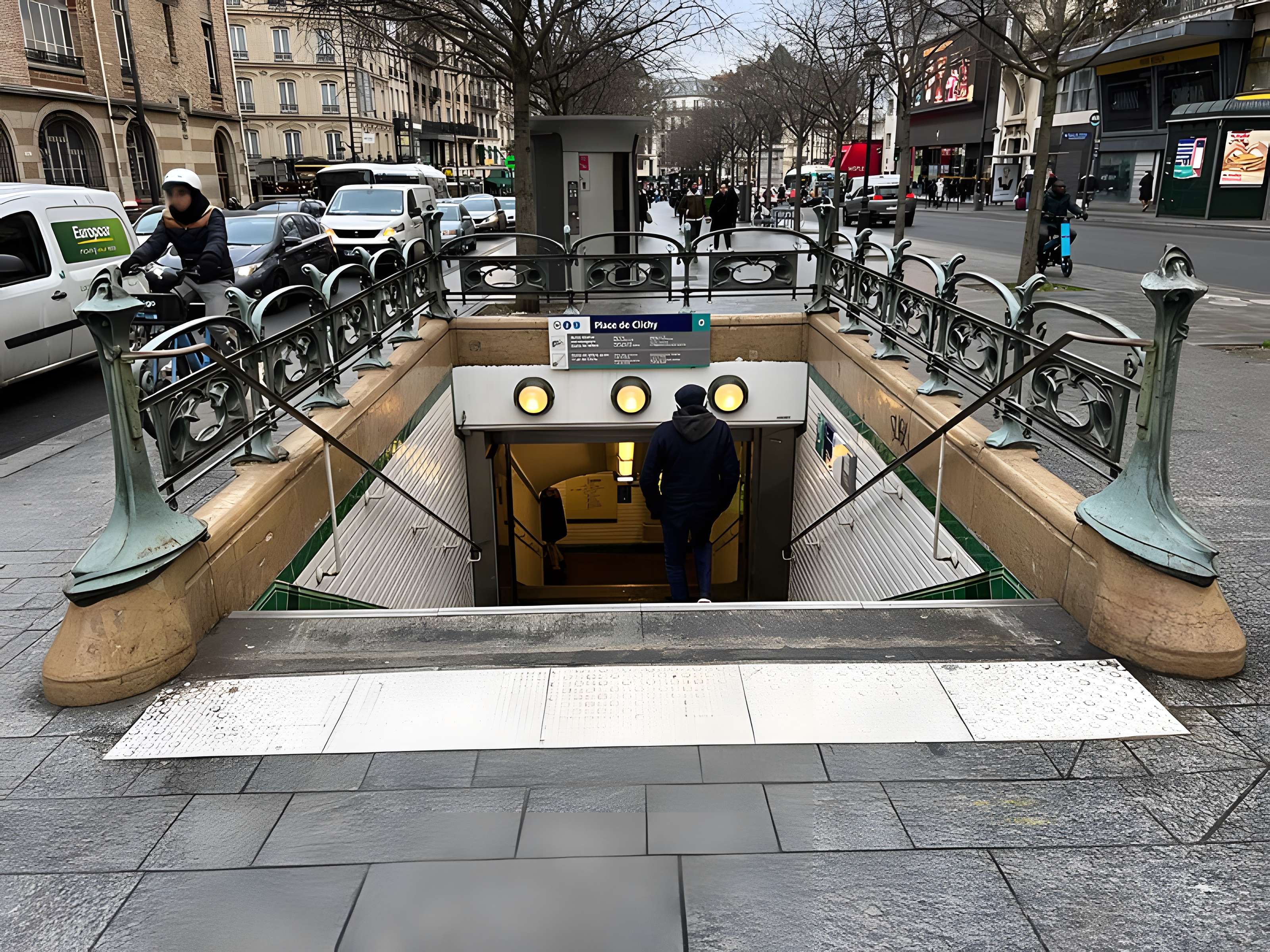 Édicule Guimard de la station Place de Clichy - Paris 18ème