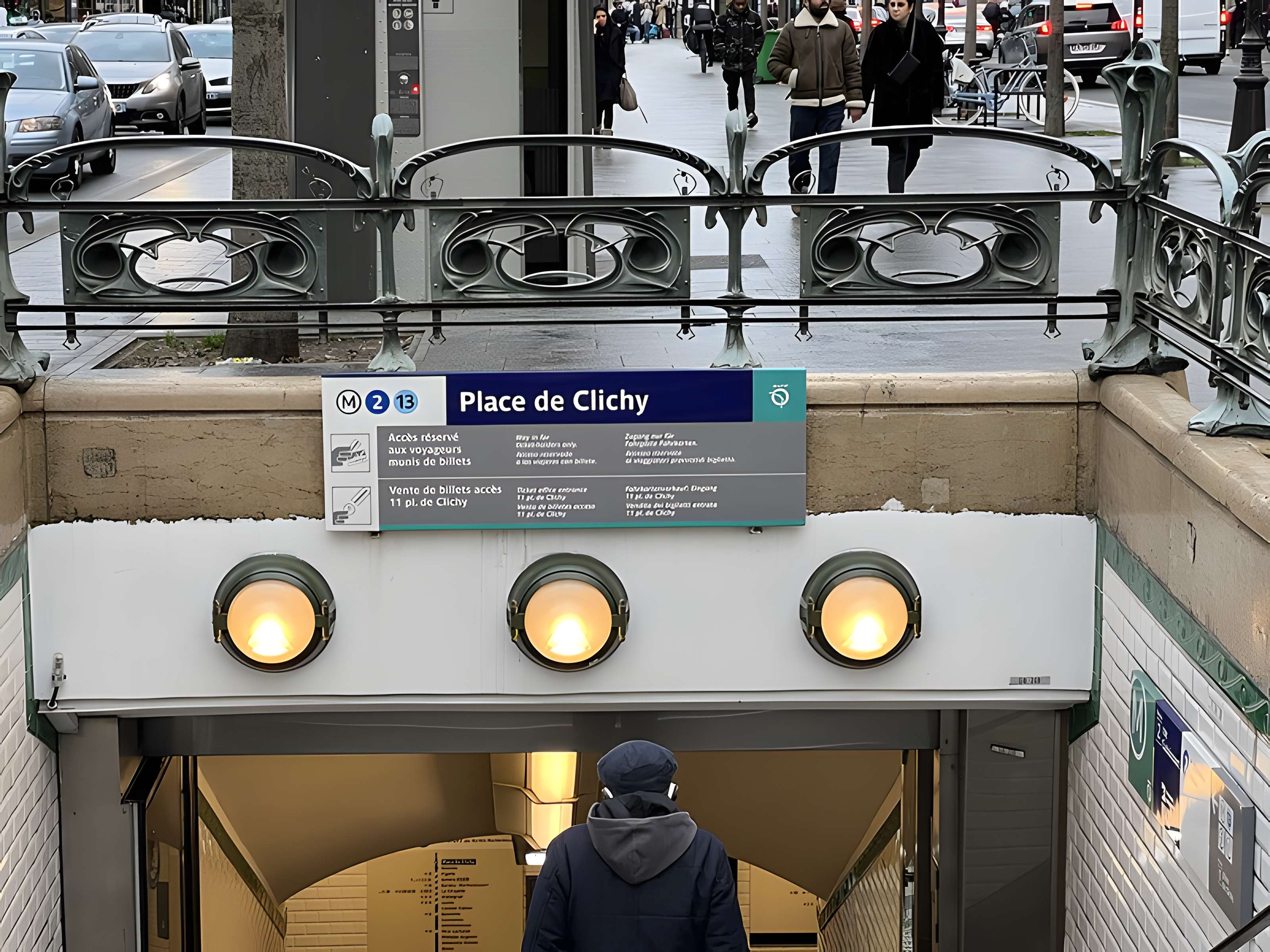 Édicule Guimard de la station Place de Clichy - Paris 18ème