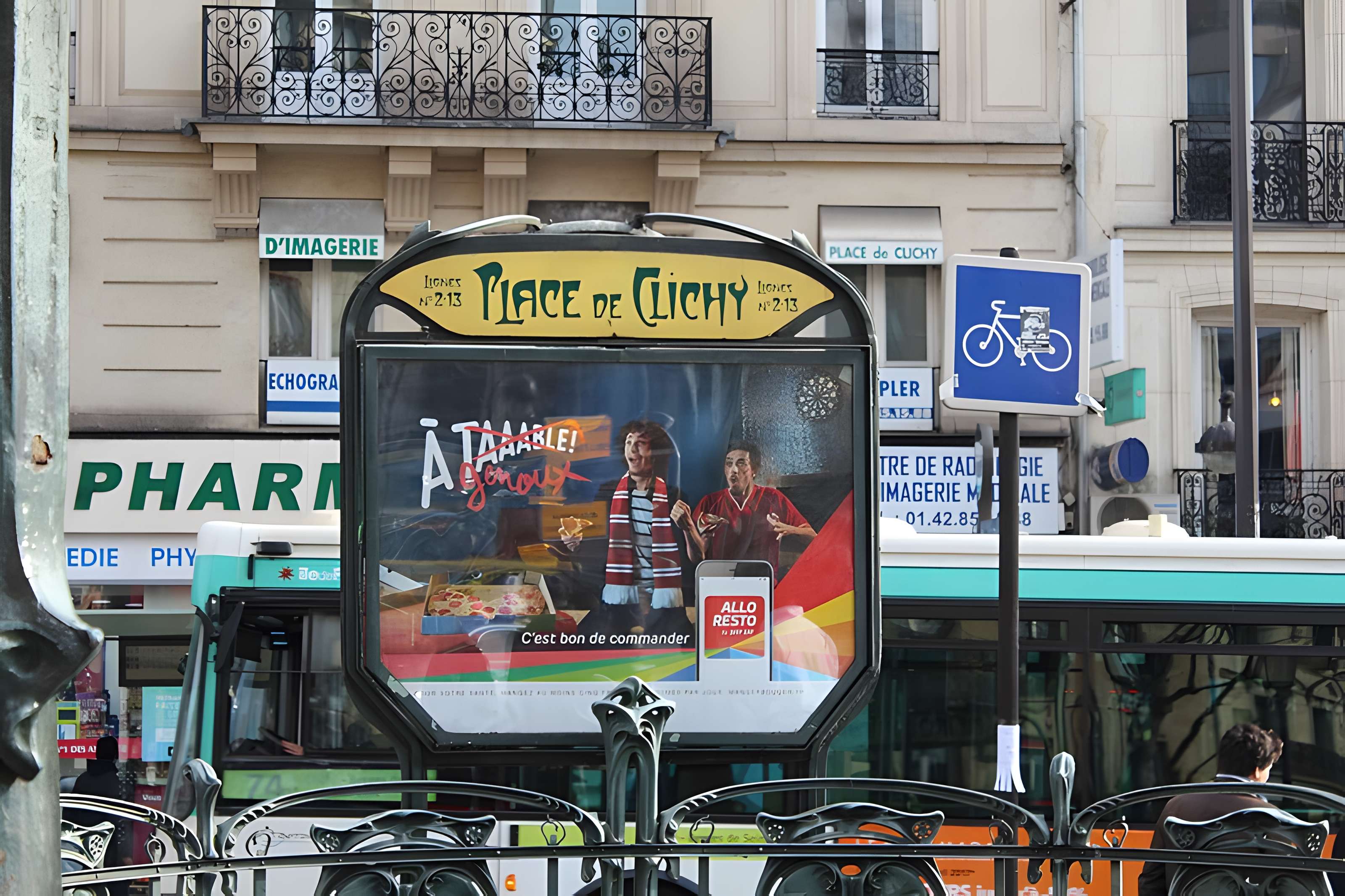 Édicule Guimard de la station Place de Clichy - Paris 18ème