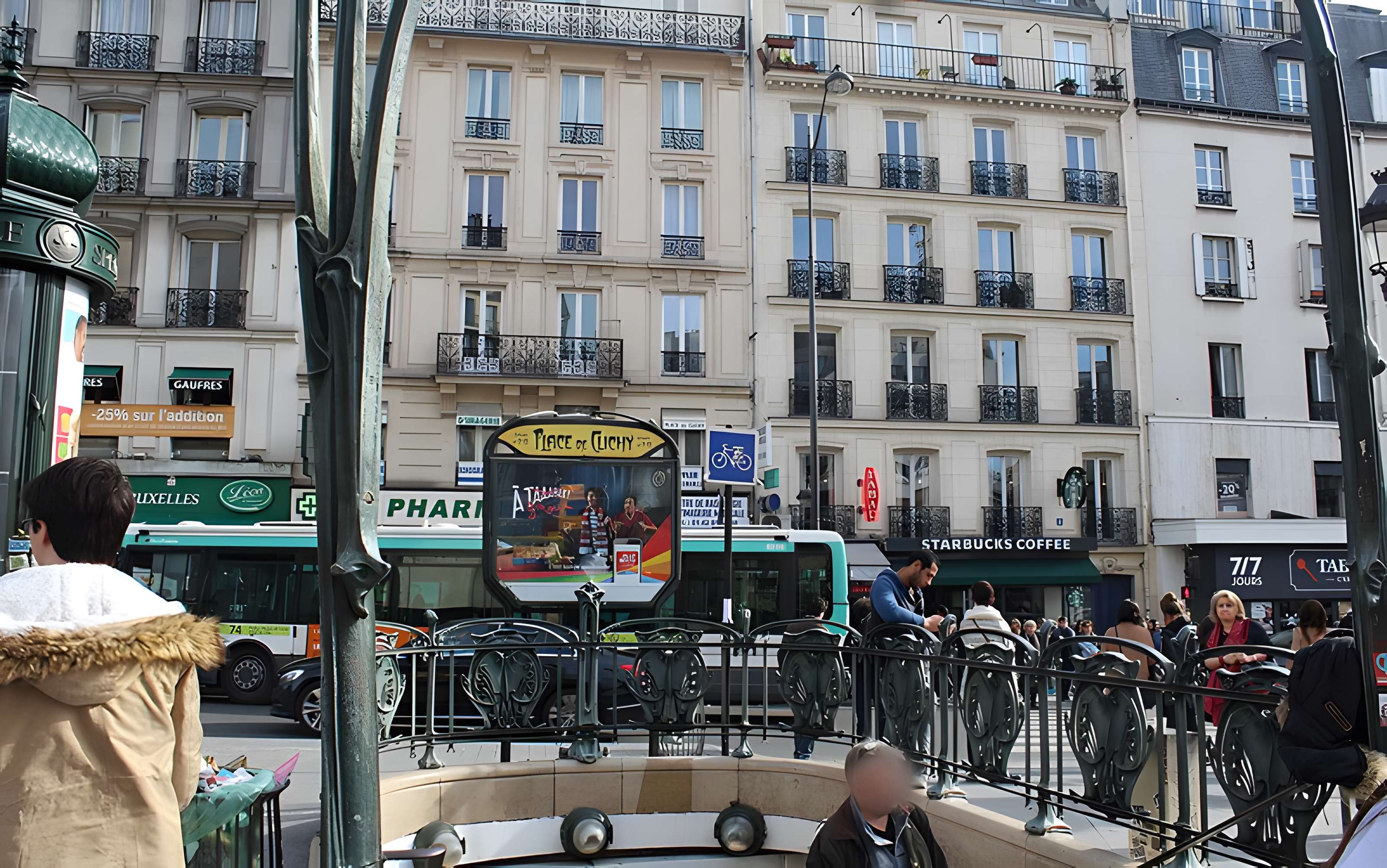 Édicule Guimard de la station Place de Clichy - Paris 18ème