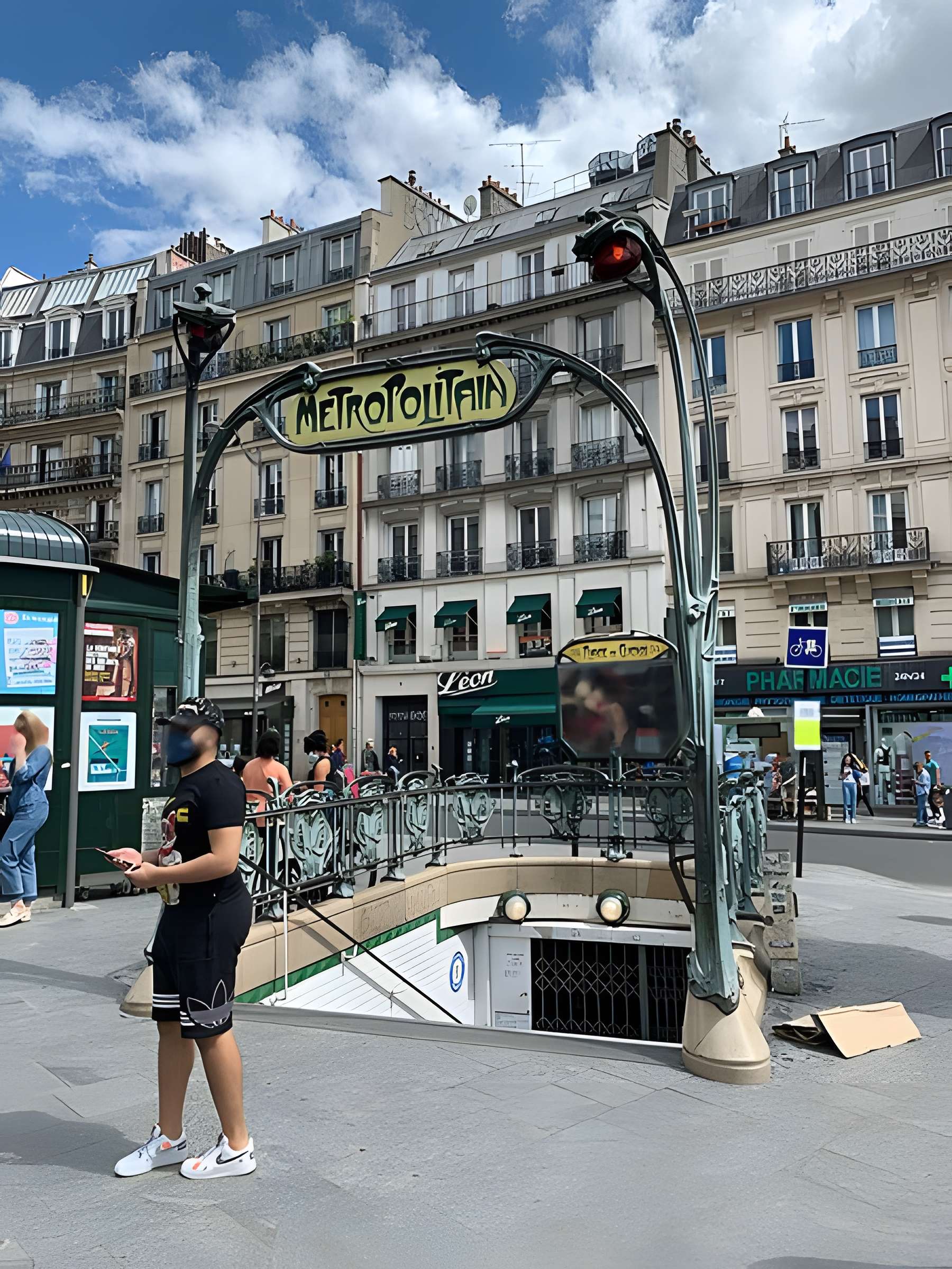 Édicule Guimard de la station Place de Clichy - Paris 18ème