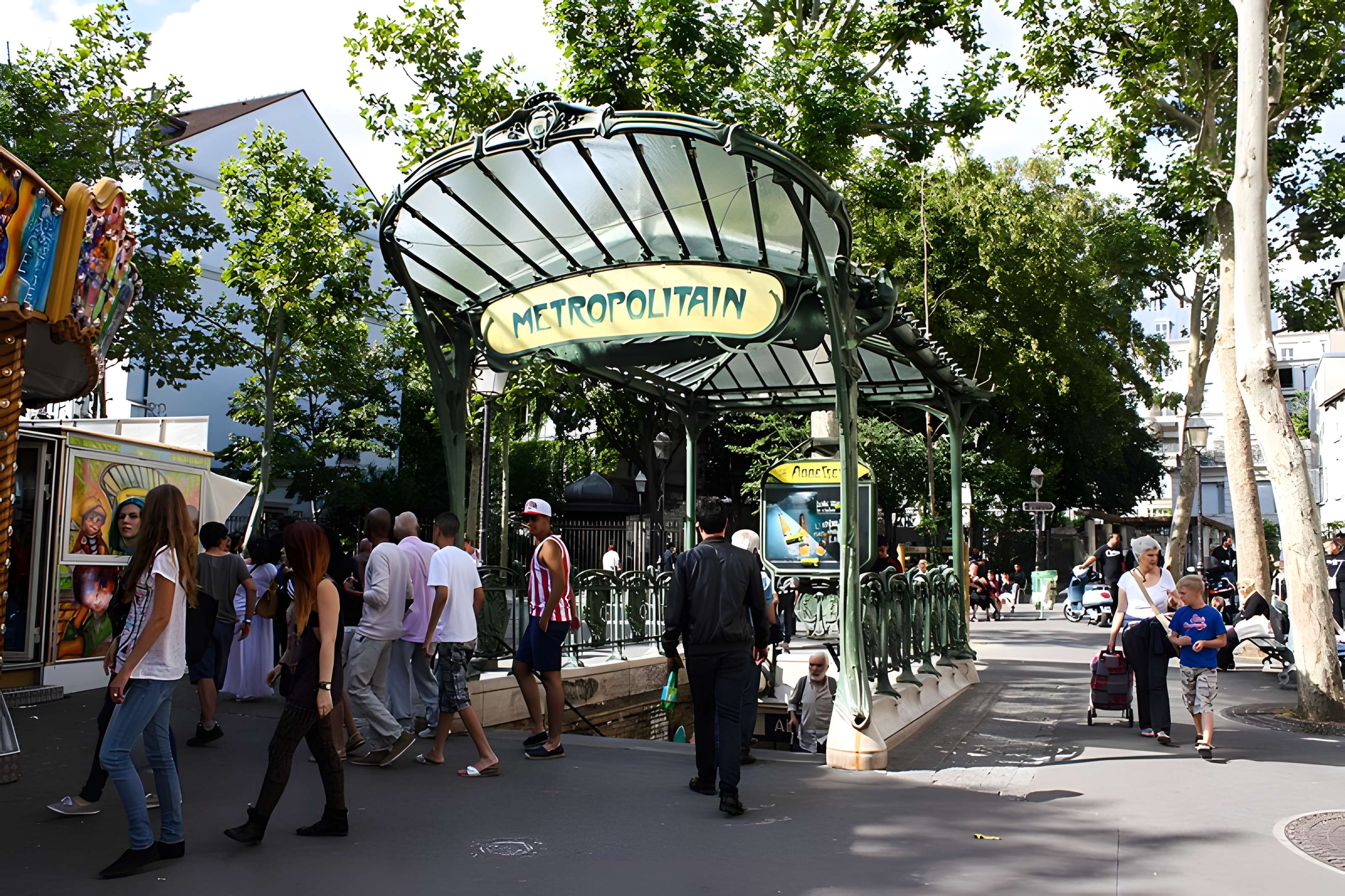 Édicule Guimard de la station Place de Clichy - Paris 18ème