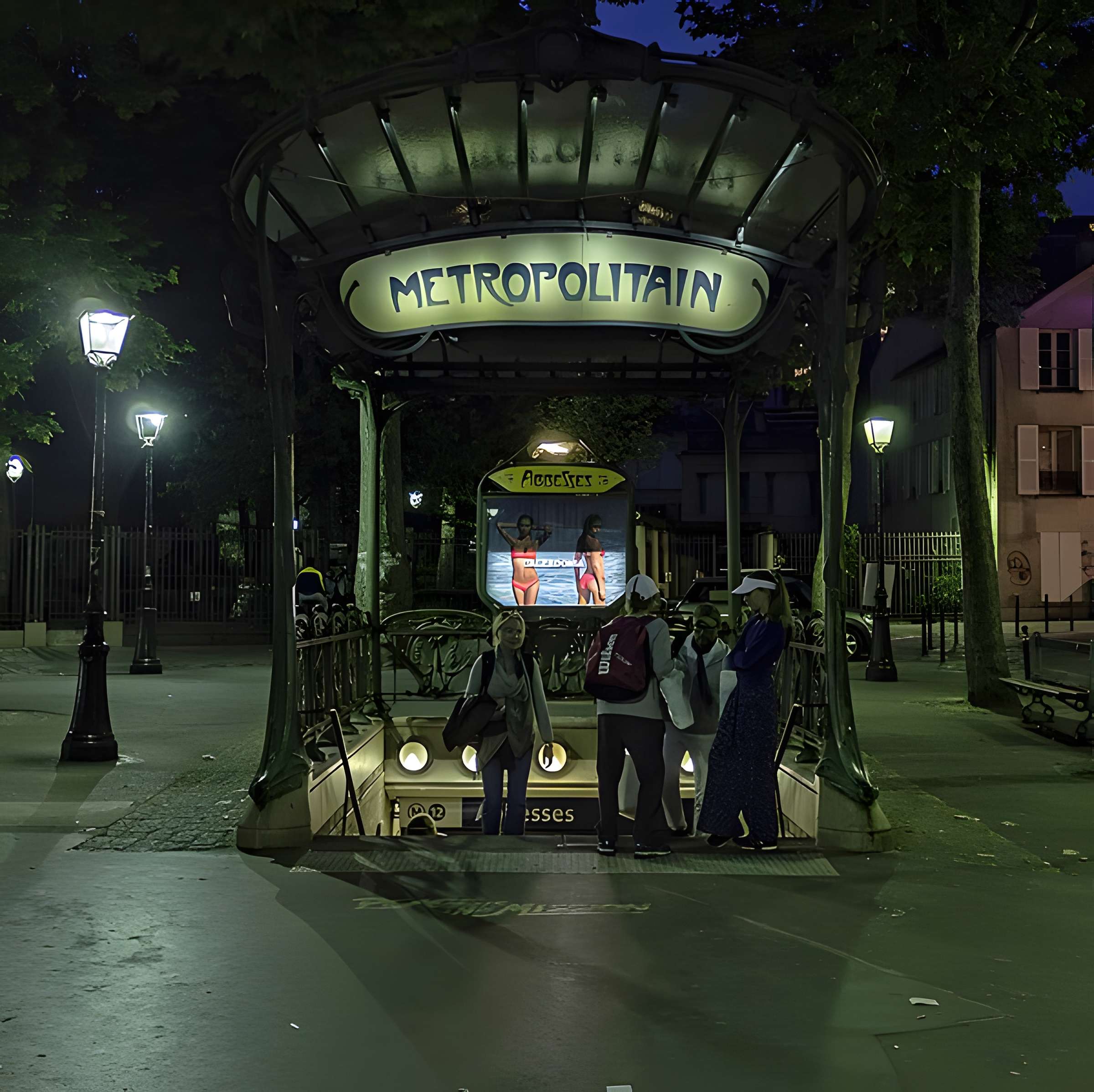 Édicule Guimard de la station Place de Clichy - Paris 18ème
