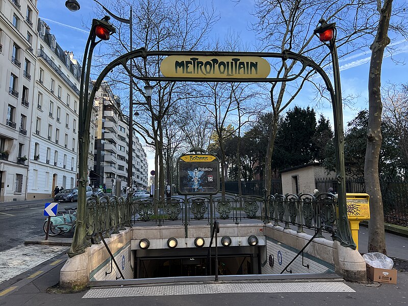 Édicule Guimard de la station Botzaris - Paris 19ème