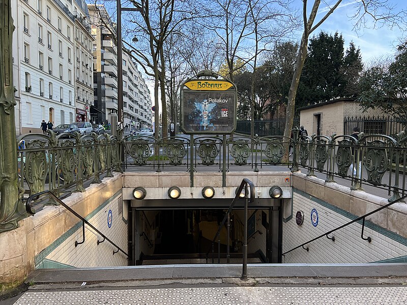 Édicule Guimard de la station Botzaris - Paris 19ème