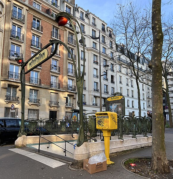 Édicule Guimard de la station Botzaris - Paris 19ème