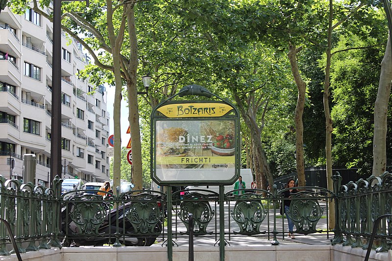 Édicule Guimard de la station Botzaris - Paris 19ème