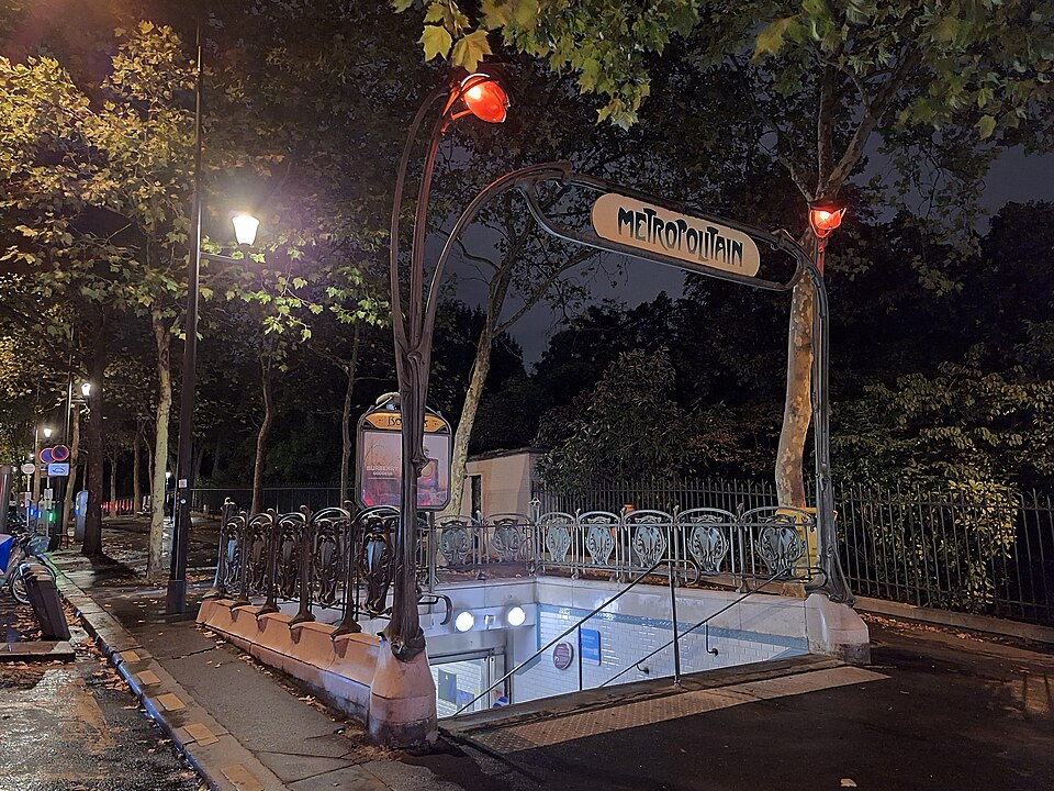 Édicule Guimard de la station Botzaris - Paris 19ème