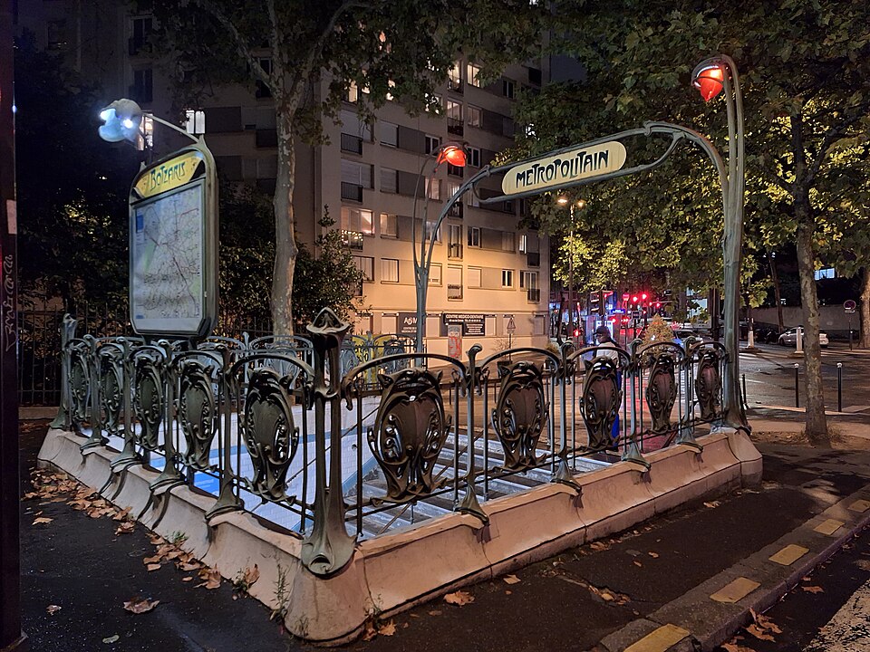 Édicule Guimard de la station Botzaris - Paris 19ème