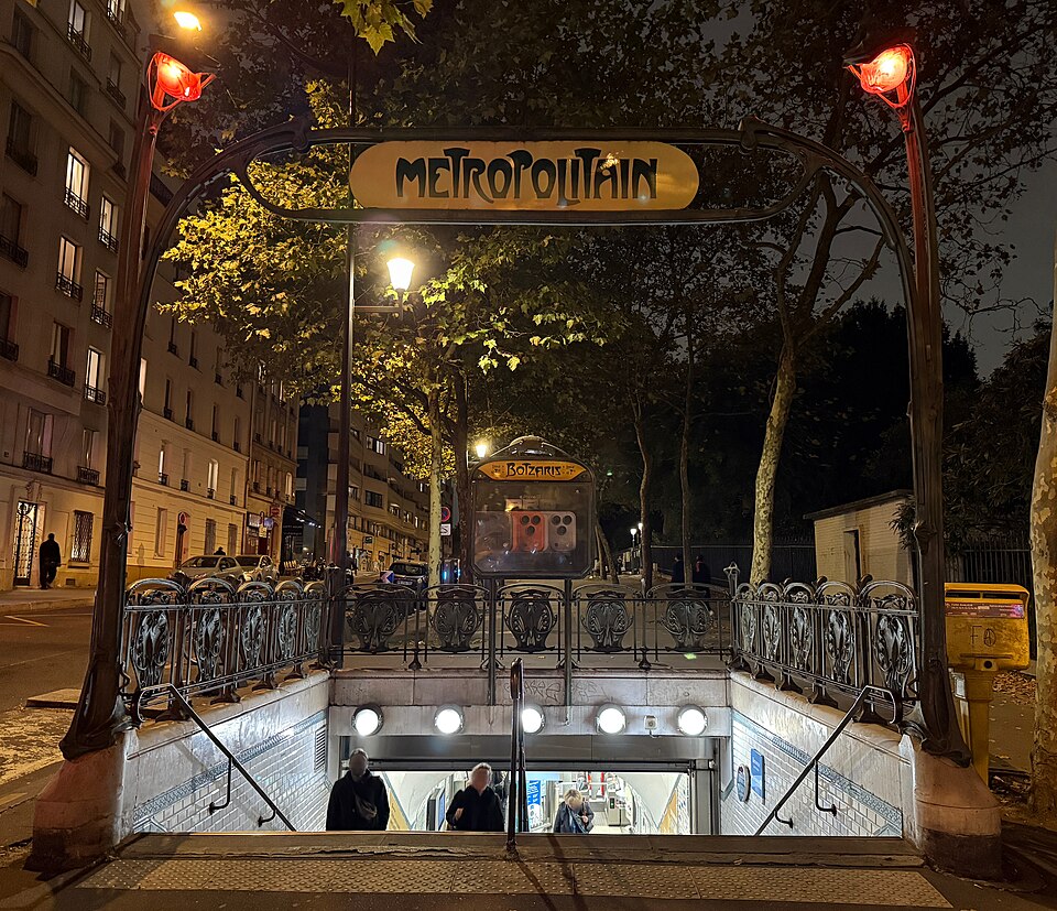 Édicule Guimard de la station Botzaris - Paris 19ème