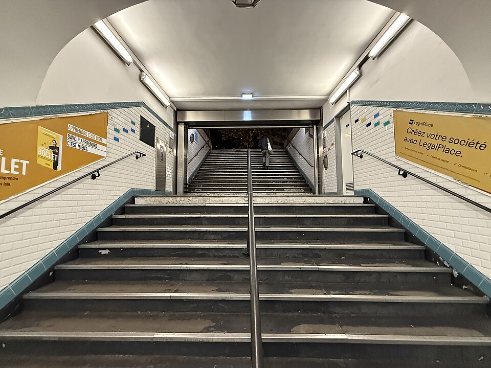 Édicule Guimard de la station Botzaris - Paris 19ème
