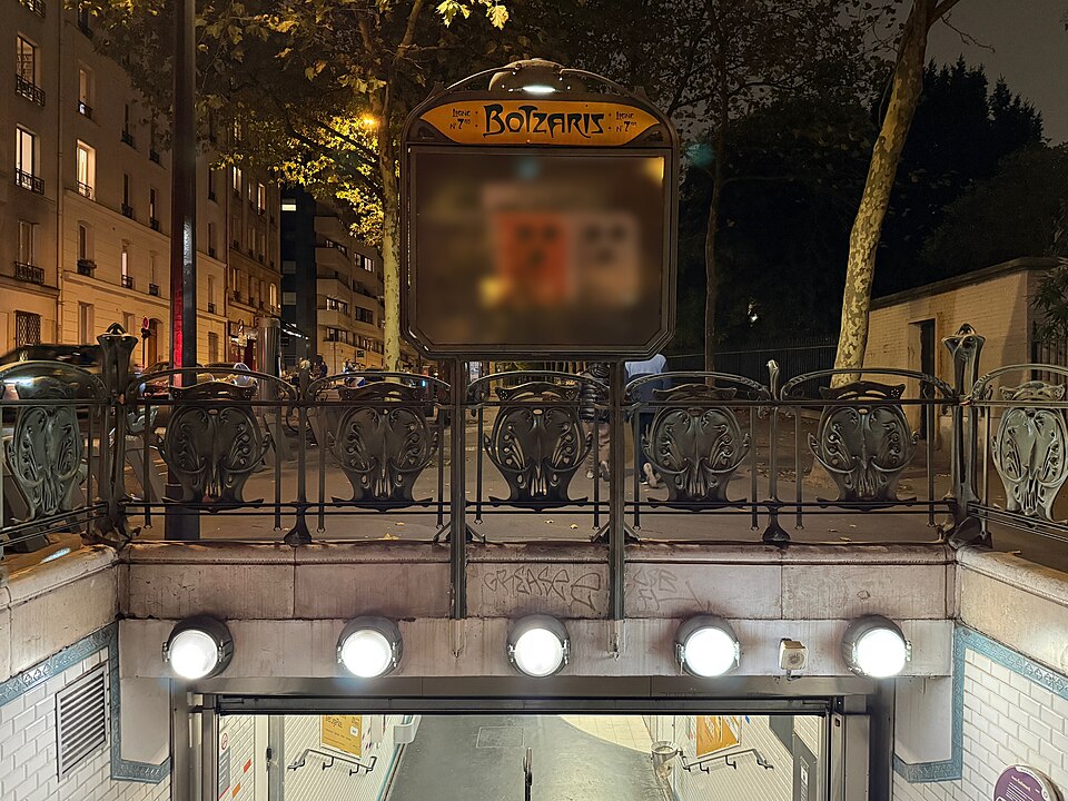 Édicule Guimard de la station Botzaris - Paris 19ème