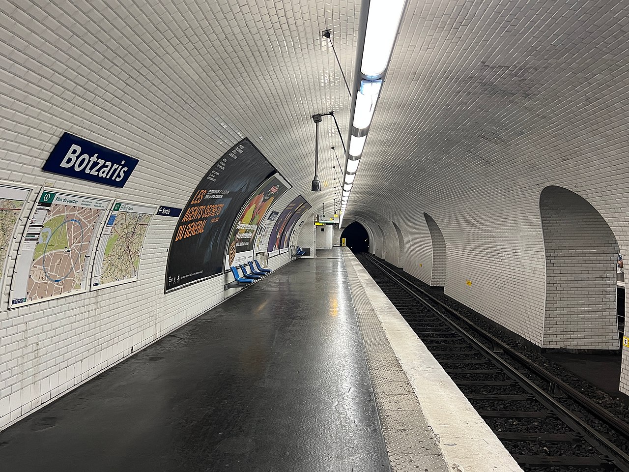 Édicule Guimard de la station Botzaris - Paris 19ème