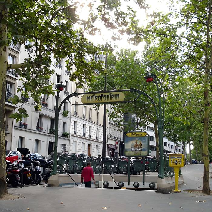 Photo de Édicule Guimard de la station Botzaris - Paris 19ème
