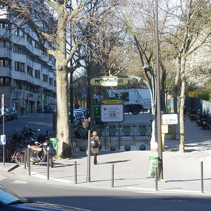 Photo de Édicule Guimard de la station Botzaris - Paris 19ème