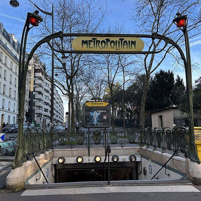 Photo de Édicule Guimard de la station Botzaris - Paris 19ème