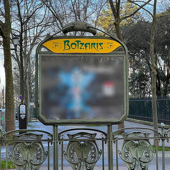 Photo de Édicule Guimard de la station Botzaris - Paris 19ème