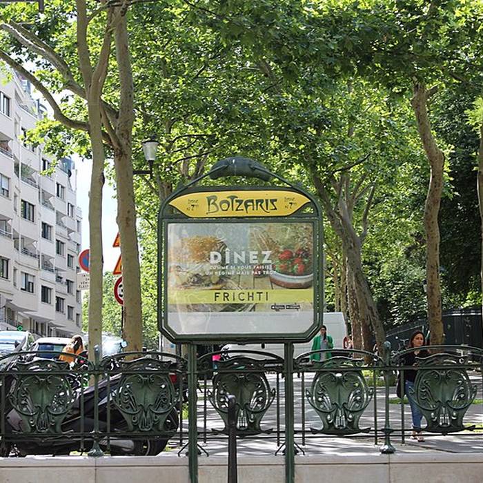 Photo de Édicule Guimard de la station Botzaris - Paris 19ème