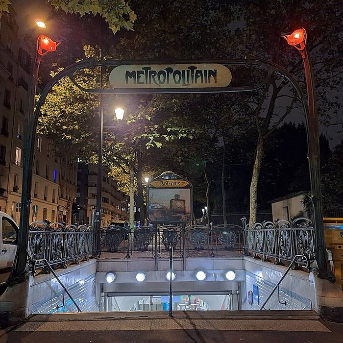 Photo de Édicule Guimard de la station Botzaris - Paris 19ème