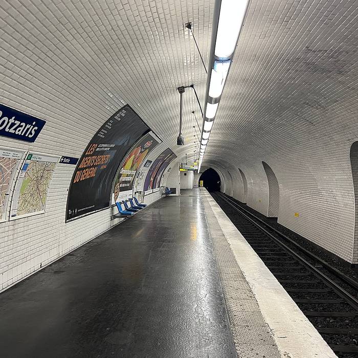 Photo de Édicule Guimard de la station Botzaris - Paris 19ème
