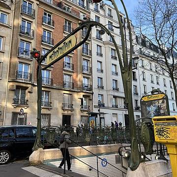 Édicule Guimard de la station Botzaris - Paris 19ème