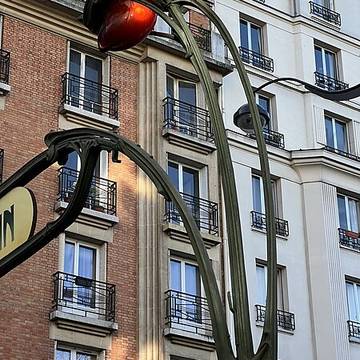 Édicule Guimard de la station Botzaris - Paris 19ème
