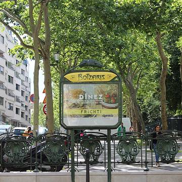 Édicule Guimard de la station Botzaris - Paris 19ème