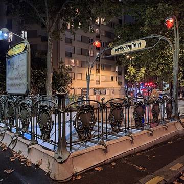 Édicule Guimard de la station Botzaris - Paris 19ème