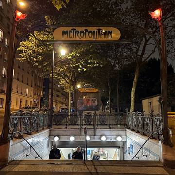 Édicule Guimard de la station Botzaris - Paris 19ème