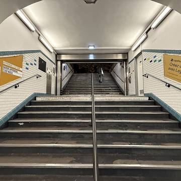 Édicule Guimard de la station Botzaris - Paris 19ème