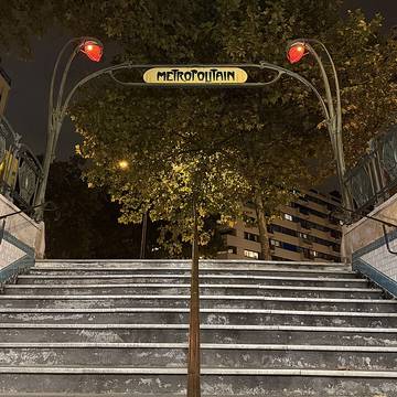 Édicule Guimard de la station Botzaris - Paris 19ème