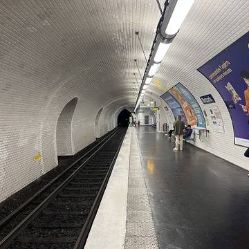 Édicule Guimard de la station Botzaris - Paris 19ème