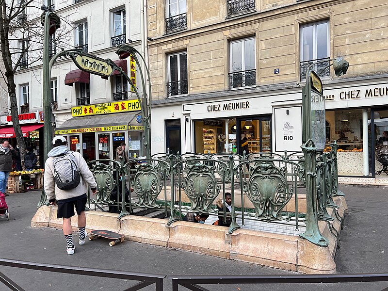 Édicule Guimard de la station Crimée - Paris 19ème