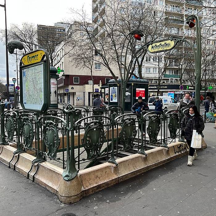 Photo de Édicule Guimard de la station Crimée - Paris 19ème