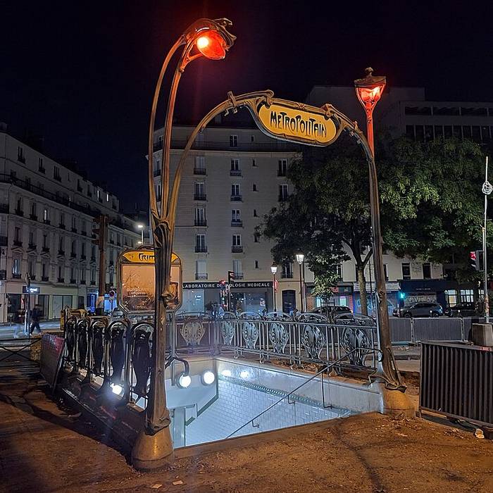 Photo de Édicule Guimard de la station Crimée - Paris 19ème