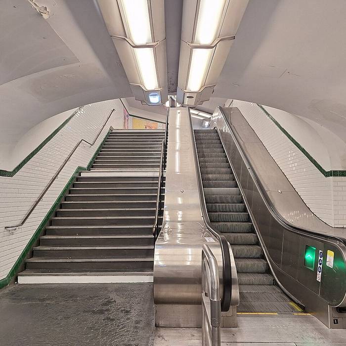Photo de Édicule Guimard de la station Crimée - Paris 19ème