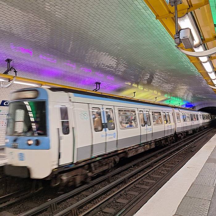 Photo de Édicule Guimard de la station Crimée - Paris 19ème