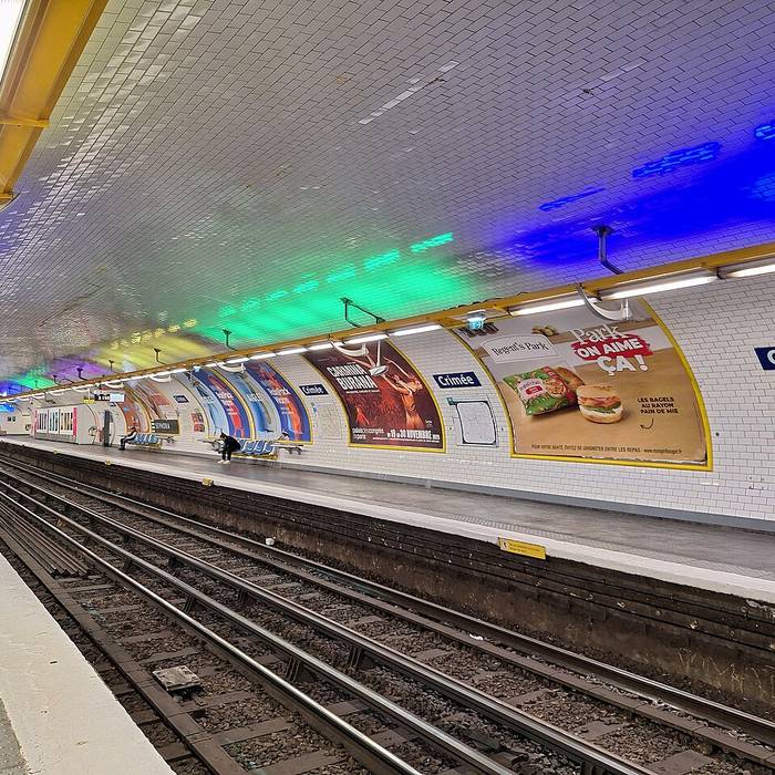 Photo de Édicule Guimard de la station Crimée - Paris 19ème
