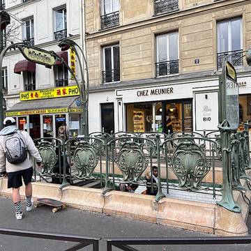 Édicule Guimard de la station Crimée - Paris 19ème